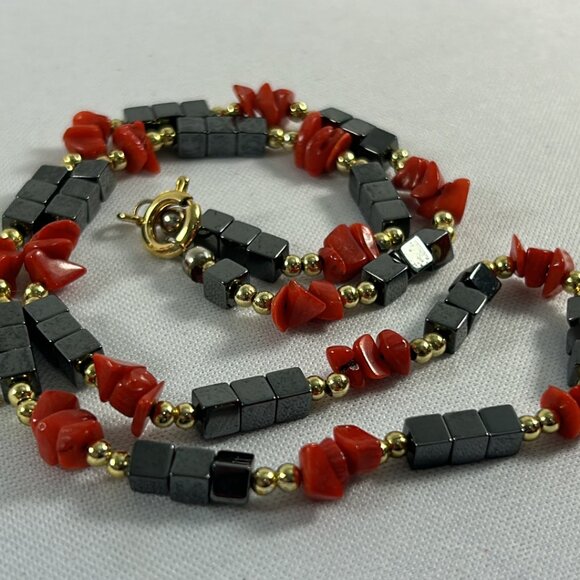 Silver Tone Spacers Black White Chippy Beaded Necklace Gold Tone Clasp 18" Long - Picture 2 of 6